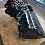 2.5 Ton Excavator Attachment Hydraulic Tilt Bucket 800mm Tilting Bucket 31 inch - Image 4